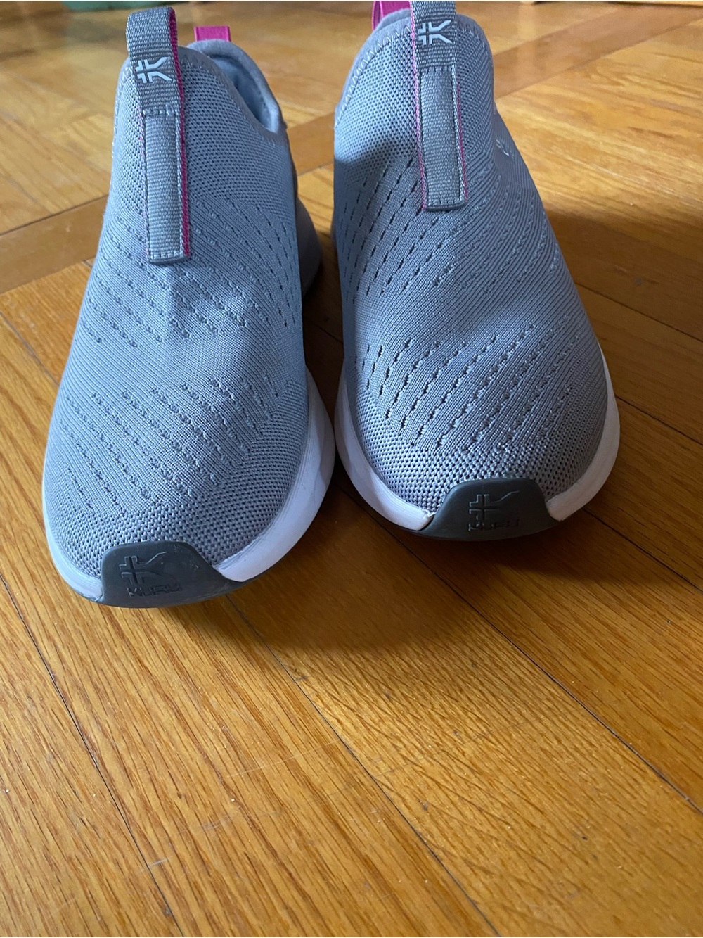 Kuru Slip-On Knit Sneakers in Gray with Pink Accent women’s sz 8 1/2 like new - Picture 3 of 11